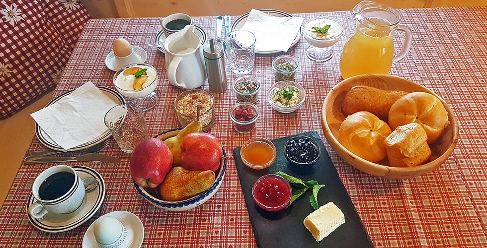 Vital farm breakfast (vegetarian) | 8.00 euros per person