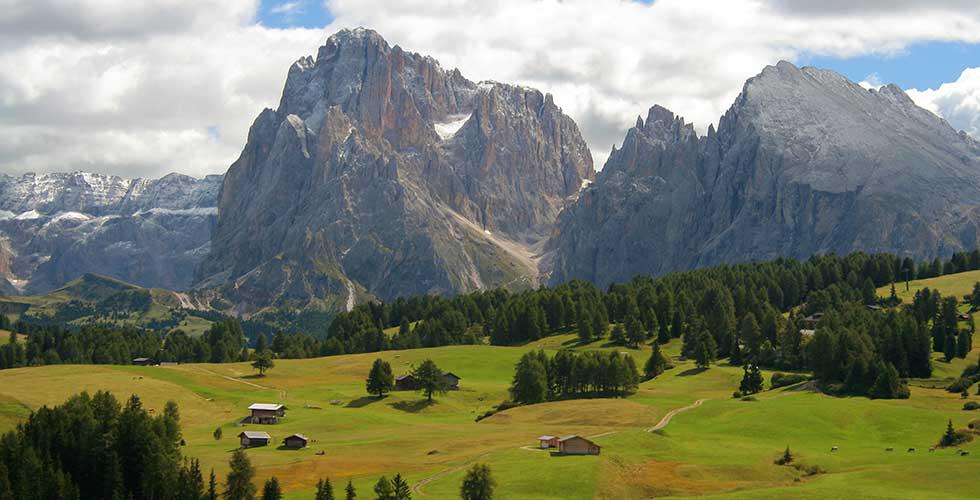 Sassolungo e Sassopiatto dal Passo Sella Sassolungo e Sassopiatto dal Passo Sella