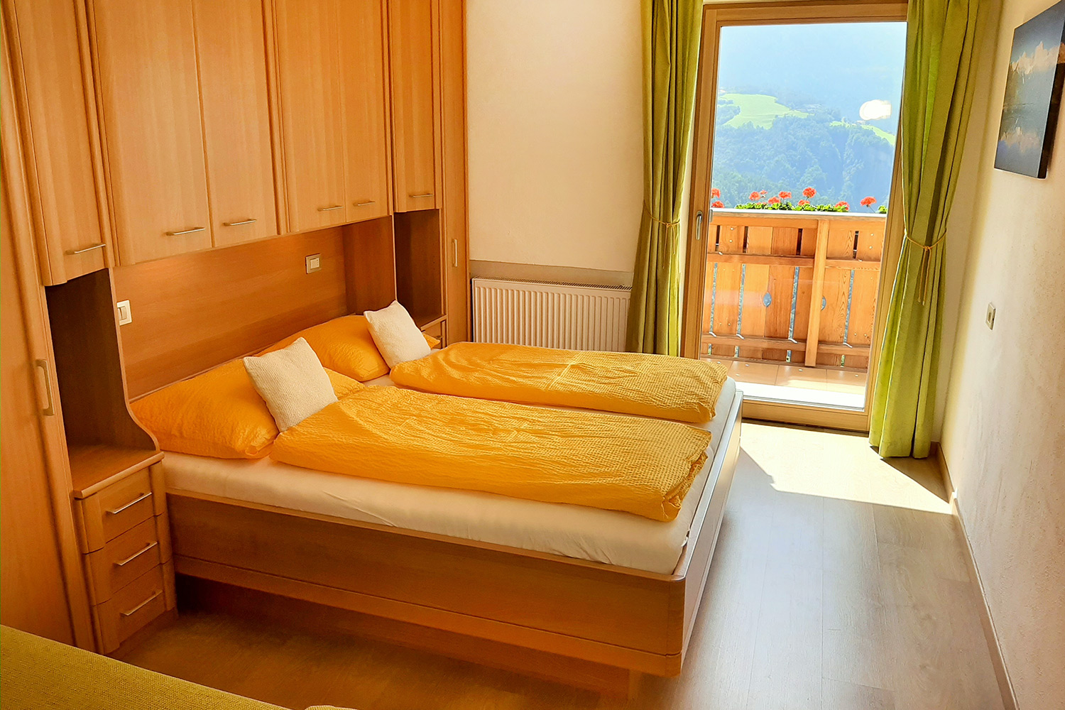 Camera da letto con balcone